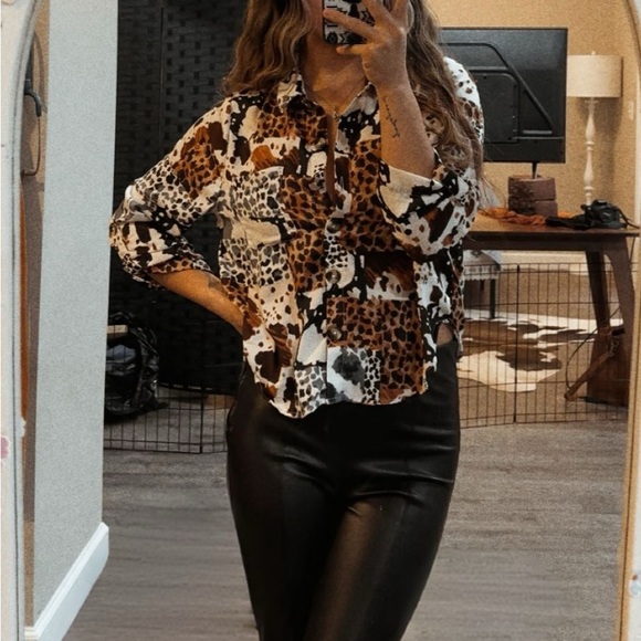 Leopard Print Button-Up Blouse - Picture 5 of 5